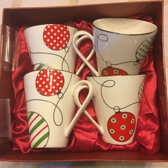 Other - NWOT CHRISTMAS MUG SET OF FOUR RED GREEN & SILVER RIMMED MUGS